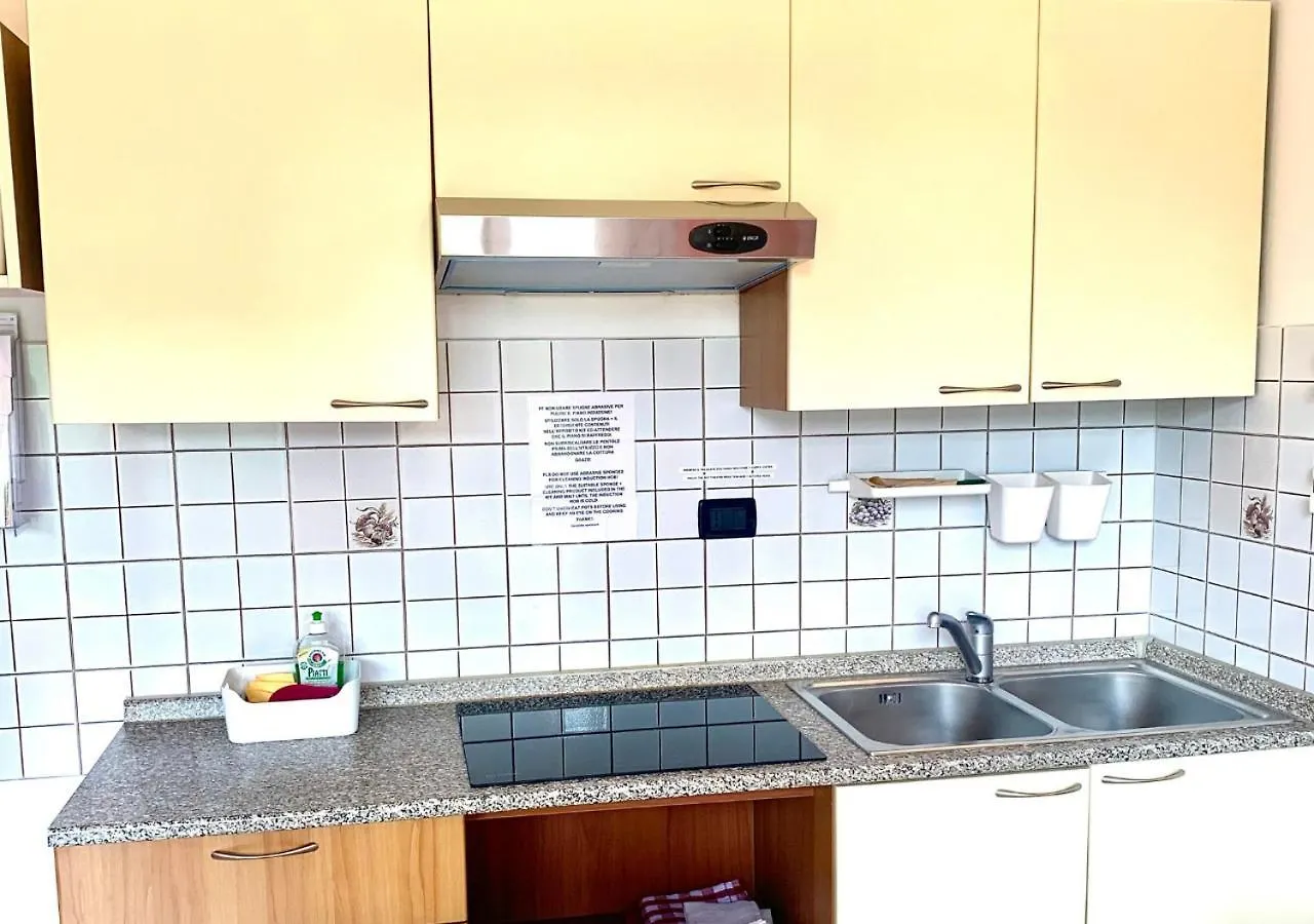 Gardalakeapartment A Сирмионе 0*,